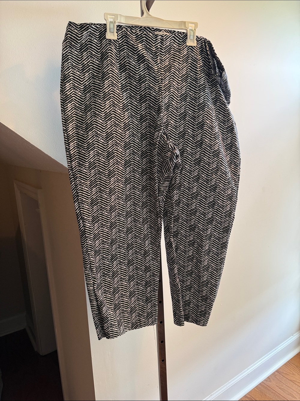 Chico's Black & White Chevron Jogger Pants